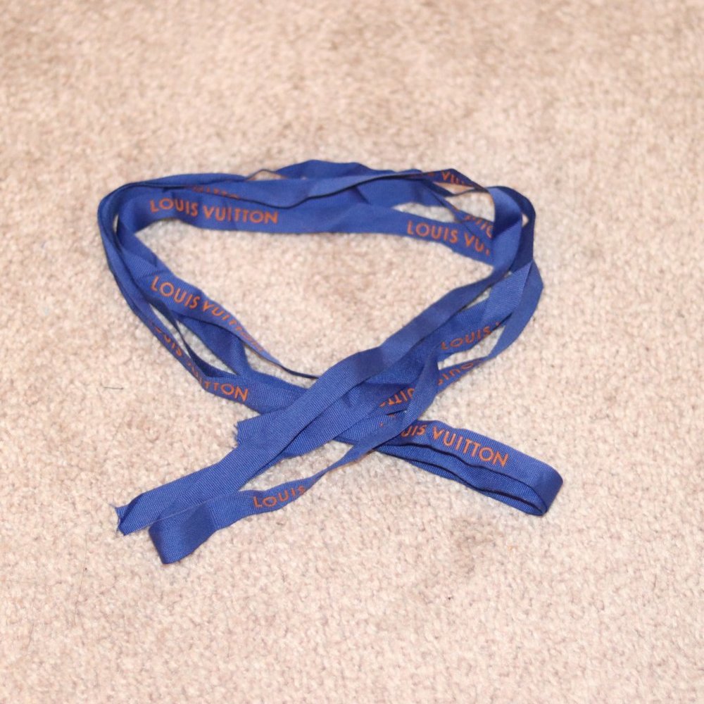 Louis Vuitton Ribbon - Picture 2 of 2